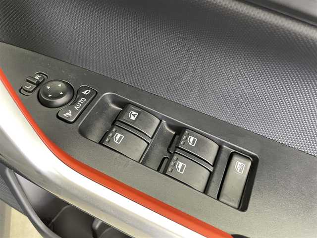 トヨタ ライズ G 富山県 2022(令4)年 1万km ブラックマイカメタリック 純正9型ディスプレイオーディオ/（AM/FM/BT/USB/HDMI/フルセグ）/バックカメラ/ETC/ブラインドスポットモニター/衝突被害軽減システム/コーナーセンサー/横滑り防止装置/アイドリングストップ/純正アルミホイール/純正フロアマット/オートLEDライト/ステアリングスイッチ/電動格納ミラー/スマートキー