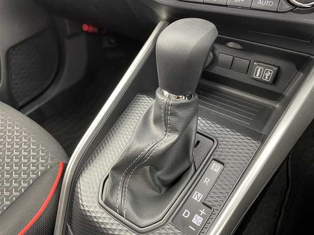 トヨタ ライズ G 富山県 2022(令4)年 1万km ブラックマイカメタリック 純正9型ディスプレイオーディオ/（AM/FM/BT/USB/HDMI/フルセグ）/バックカメラ/ETC/ブラインドスポットモニター/衝突被害軽減システム/コーナーセンサー/横滑り防止装置/アイドリングストップ/純正アルミホイール/純正フロアマット/オートLEDライト/ステアリングスイッチ/電動格納ミラー/スマートキー