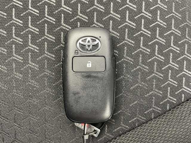 トヨタ ライズ G 富山県 2022(令4)年 1万km ブラックマイカメタリック 純正9型ディスプレイオーディオ/（AM/FM/BT/USB/HDMI/フルセグ）/バックカメラ/ETC/ブラインドスポットモニター/衝突被害軽減システム/コーナーセンサー/横滑り防止装置/アイドリングストップ/純正アルミホイール/純正フロアマット/オートLEDライト/ステアリングスイッチ/電動格納ミラー/スマートキー