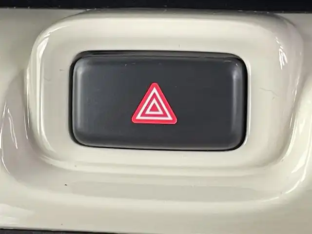 ダイハツ ムーヴ キャンバス G メイクアップ VS SAⅢ 千葉県 2022(令4)年 3.5万km パールホワイトⅢ/ナチュラルベージュマイカメタリック 2トーン 禁煙車/スマートアシストIII/・衝突回避支援ブレーキ/・オートハイビーム/・前後誤発進抑制機能/・先行車発進お知らせ機能/・車線はみ出し警報/・エマージェンシーストップシグナル/両側パワースライドドア/純正7インチナビ/CD/DVD/Bluetooth/フルセグ/アラウンドビューモニター/LEDオートライト/オートハイビーム/シートヒーター/アイドリングストップ/USBポート/プッシュスタート/スマートキー