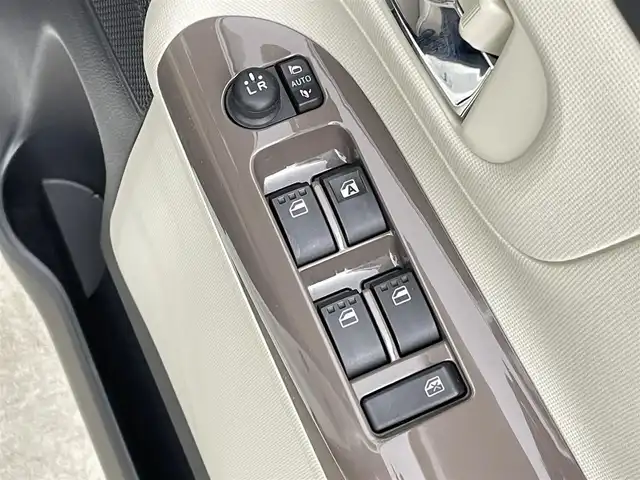 ダイハツ ムーヴ キャンバス G メイクアップ VS SAⅢ 千葉県 2022(令4)年 3.5万km パールホワイトⅢ/ナチュラルベージュマイカメタリック 2トーン 禁煙車/スマートアシストIII/・衝突回避支援ブレーキ/・オートハイビーム/・前後誤発進抑制機能/・先行車発進お知らせ機能/・車線はみ出し警報/・エマージェンシーストップシグナル/両側パワースライドドア/純正7インチナビ/CD/DVD/Bluetooth/フルセグ/アラウンドビューモニター/LEDオートライト/オートハイビーム/シートヒーター/アイドリングストップ/USBポート/プッシュスタート/スマートキー