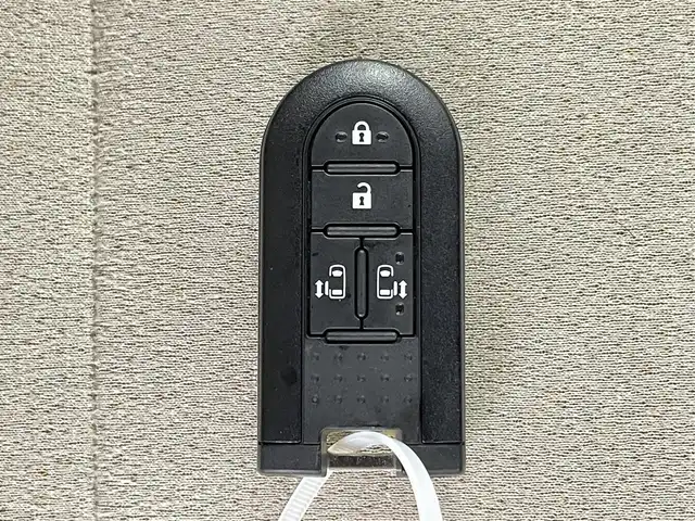 ダイハツ ムーヴ キャンバス G メイクアップ VS SAⅢ 千葉県 2022(令4)年 3.5万km パールホワイトⅢ/ナチュラルベージュマイカメタリック 2トーン 禁煙車/スマートアシストIII/・衝突回避支援ブレーキ/・オートハイビーム/・前後誤発進抑制機能/・先行車発進お知らせ機能/・車線はみ出し警報/・エマージェンシーストップシグナル/両側パワースライドドア/純正7インチナビ/CD/DVD/Bluetooth/フルセグ/アラウンドビューモニター/LEDオートライト/オートハイビーム/シートヒーター/アイドリングストップ/USBポート/プッシュスタート/スマートキー