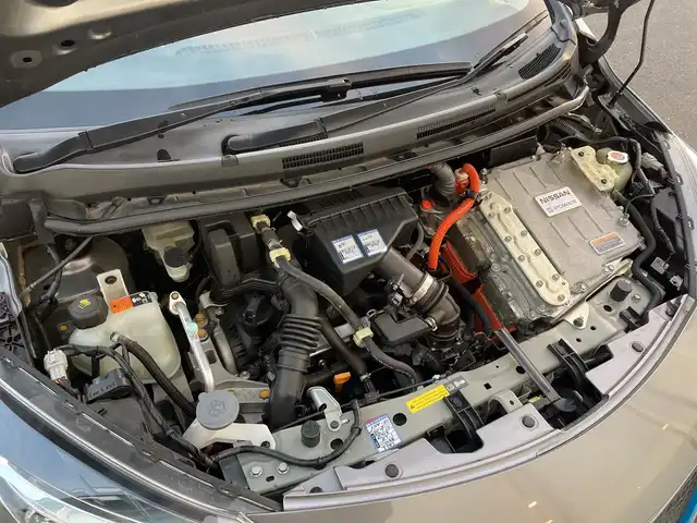 日産 ノート e－パワー X 神奈川県 2019(令1)年 1.8万km ダークメタルグレー 純正ＳＤナビ　Bluetooth/iPod/CD/DVD　/フルセグＴＶ　/全方位カメラ　/ＥＴＣ　/前後ドライブレコーダー　/前後コーナーセンサー　/SUPER CAT(SCRX-R203)レーダー　/純正アルミホイール　/純正フロアマット　/スマートキー　/衝突被害軽減システム