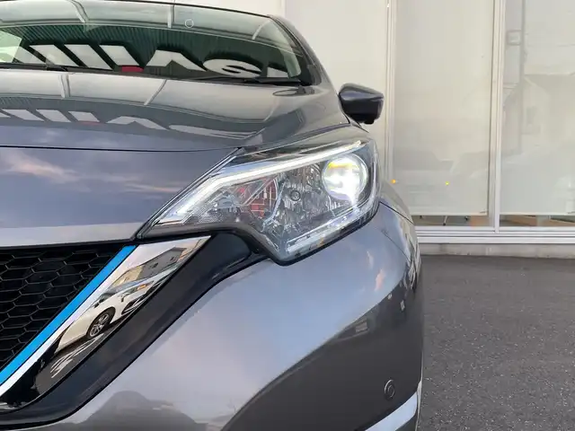 日産 ノート e－パワー X 神奈川県 2019(令1)年 1.8万km ダークメタルグレー 純正ＳＤナビ　Bluetooth/iPod/CD/DVD　/フルセグＴＶ　/全方位カメラ　/ＥＴＣ　/前後ドライブレコーダー　/前後コーナーセンサー　/SUPER CAT(SCRX-R203)レーダー　/純正アルミホイール　/純正フロアマット　/スマートキー　/衝突被害軽減システム