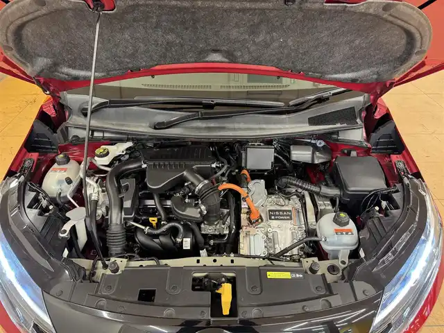 日産 オーラ G レザーエディション 群馬県 2022(令4)年 7.1万km ガーネットレッド/スーパーブラック 2トーン 安全性能/・プロパイロット/・エマージェンシーブレーキ/・車線逸脱防止支援/・ブラインドスポットモニター/・速度標識表示/・駐車支援/純正9インチメモリナビ/　　フルセグ/Bluetooth/    USB/HDMI/FM/AM/    AppleCarPlay/AndroidAuto/BOSEサウンド/アラウンドビューモニター/デジタルインナーミラー/オートLEDヘッドライト/フォグランプ/黒革シート/前席シートヒーター/ステアリングヒーター/置くだけ充電/スマートキー2本/純正フロアマット/純正17AW/前後ドライブレコーダー/ビルドインETC2.0