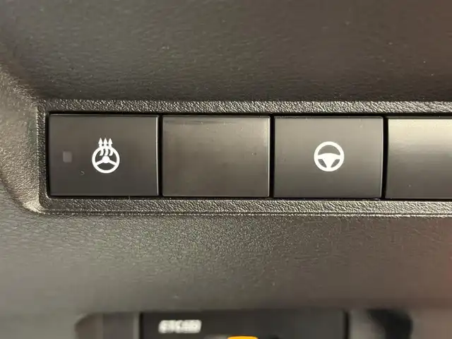 日産 オーラ G レザーエディション 群馬県 2022(令4)年 7.1万km ガーネットレッド/スーパーブラック 2トーン 安全性能/・プロパイロット/・エマージェンシーブレーキ/・車線逸脱防止支援/・ブラインドスポットモニター/・速度標識表示/・駐車支援/純正9インチメモリナビ/　　フルセグ/Bluetooth/    USB/HDMI/FM/AM/    AppleCarPlay/AndroidAuto/BOSEサウンド/アラウンドビューモニター/デジタルインナーミラー/オートLEDヘッドライト/フォグランプ/黒革シート/前席シートヒーター/ステアリングヒーター/置くだけ充電/スマートキー2本/純正フロアマット/純正17AW/前後ドライブレコーダー/ビルドインETC2.0