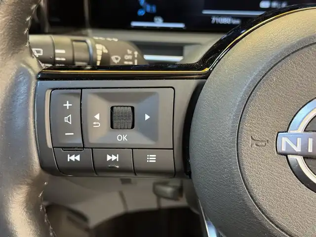 日産 オーラ G レザーエディション 群馬県 2022(令4)年 7.1万km ガーネットレッド/スーパーブラック 2トーン 安全性能/・プロパイロット/・エマージェンシーブレーキ/・車線逸脱防止支援/・ブラインドスポットモニター/・速度標識表示/・駐車支援/純正9インチメモリナビ/　　フルセグ/Bluetooth/    USB/HDMI/FM/AM/    AppleCarPlay/AndroidAuto/BOSEサウンド/アラウンドビューモニター/デジタルインナーミラー/オートLEDヘッドライト/フォグランプ/黒革シート/前席シートヒーター/ステアリングヒーター/置くだけ充電/スマートキー2本/純正フロアマット/純正17AW/前後ドライブレコーダー/ビルドインETC2.0