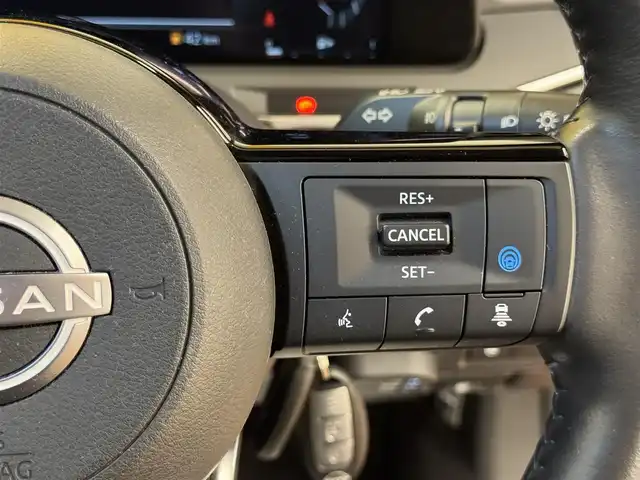 日産 オーラ G レザーエディション 群馬県 2022(令4)年 7.1万km ガーネットレッド/スーパーブラック 2トーン 安全性能/・プロパイロット/・エマージェンシーブレーキ/・車線逸脱防止支援/・ブラインドスポットモニター/・速度標識表示/・駐車支援/純正9インチメモリナビ/　　フルセグ/Bluetooth/    USB/HDMI/FM/AM/    AppleCarPlay/AndroidAuto/BOSEサウンド/アラウンドビューモニター/デジタルインナーミラー/オートLEDヘッドライト/フォグランプ/黒革シート/前席シートヒーター/ステアリングヒーター/置くだけ充電/スマートキー2本/純正フロアマット/純正17AW/前後ドライブレコーダー/ビルドインETC2.0