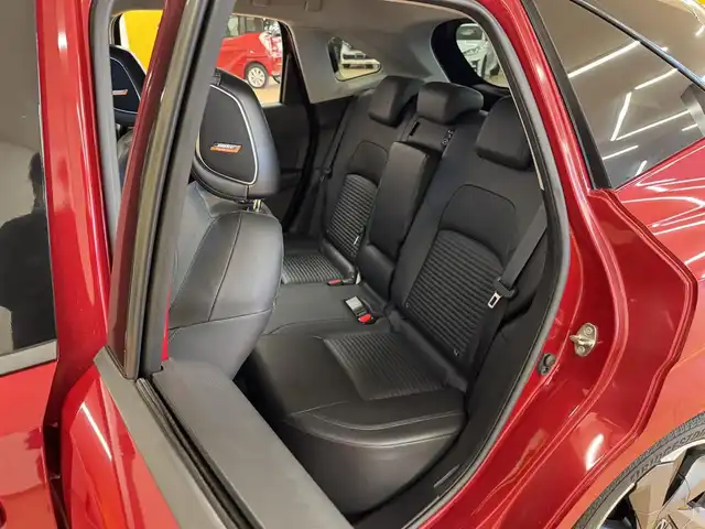 日産 オーラ G レザーエディション 群馬県 2022(令4)年 7.1万km ガーネットレッド/スーパーブラック 2トーン 安全性能/・プロパイロット/・エマージェンシーブレーキ/・車線逸脱防止支援/・ブラインドスポットモニター/・速度標識表示/・駐車支援/純正9インチメモリナビ/　　フルセグ/Bluetooth/    USB/HDMI/FM/AM/    AppleCarPlay/AndroidAuto/BOSEサウンド/アラウンドビューモニター/デジタルインナーミラー/オートLEDヘッドライト/フォグランプ/黒革シート/前席シートヒーター/ステアリングヒーター/置くだけ充電/スマートキー2本/純正フロアマット/純正17AW/前後ドライブレコーダー/ビルドインETC2.0