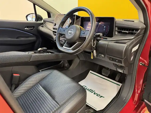 日産 オーラ G レザーエディション 群馬県 2022(令4)年 7.1万km ガーネットレッド/スーパーブラック 2トーン 安全性能/・プロパイロット/・エマージェンシーブレーキ/・車線逸脱防止支援/・ブラインドスポットモニター/・速度標識表示/・駐車支援/純正9インチメモリナビ/　　フルセグ/Bluetooth/    USB/HDMI/FM/AM/    AppleCarPlay/AndroidAuto/BOSEサウンド/アラウンドビューモニター/デジタルインナーミラー/オートLEDヘッドライト/フォグランプ/黒革シート/前席シートヒーター/ステアリングヒーター/置くだけ充電/スマートキー2本/純正フロアマット/純正17AW/前後ドライブレコーダー/ビルドインETC2.0