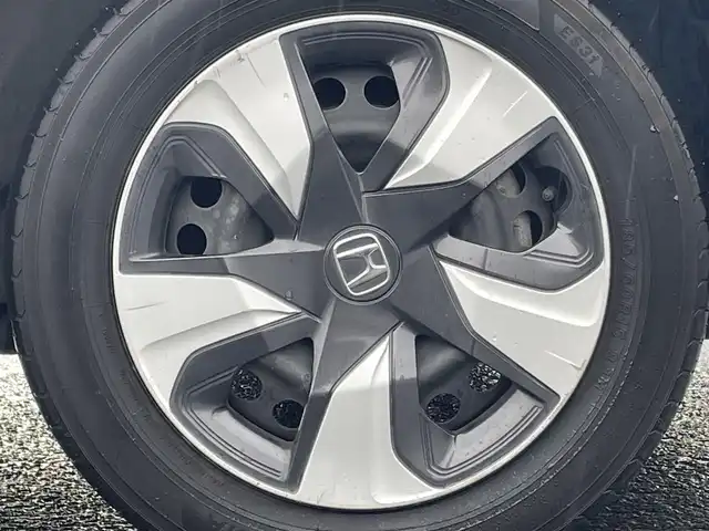 ホンダ フィット ハイブリット F 山形県 2017(平29)年 7.8万km ルナシルバーM 4WD/ホンダセンシング/メモリナビ/　　【CD USB AUX】/レーダークルーズコントロール/ワイパーデアイサー/電動格納ウィンカーミラー/スマートキー/ETC