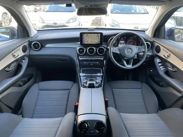 メルセデス・ベンツ ＧＬＣ２００ 東京都 2018(平30)年 1.2万km ブリリアントブルーM ターボ/純正HDDナビ/　(フルセグTV/Bluetooth/USB)/COMANDシステム/・8.4インチワイドディスプレイ/・COMANDコントローラー/タッチパッド/・音声認識機能/全方位モニター/ビルトインETC/前後ドライブレコーダー/前席パワーシート/前席シートヒーター/パワーバックドア/レーダーセーフティーパッケージ/・アクティブディスタンスアシストディストロニック(全自動再発進機能付)/・アクティブステアリングアシスト/・アクティブレーンチェンジングアシスト/・アクティブブレーキアシスト(歩行者/飛び出し検知機能付)/・PRE-SAFE/・緊急回避補助システム/・渋滞時緊急ブレーキ機能/・アクティブブラインドスポットアシスト/・アクティブレーンキーピングアシスト/・リアCPA(被害軽減ブレーキ付後方衝突警告システム)/・トラフィックサインアシスト/横滑り防止機能/スマートキー/パドルシフト/シルバールーフレール/純正18インチアルミホイール/オートライト/純正LEDヘッドライト/カーテンエアバッグ/スペアキー1本/保証書/取扱説明書