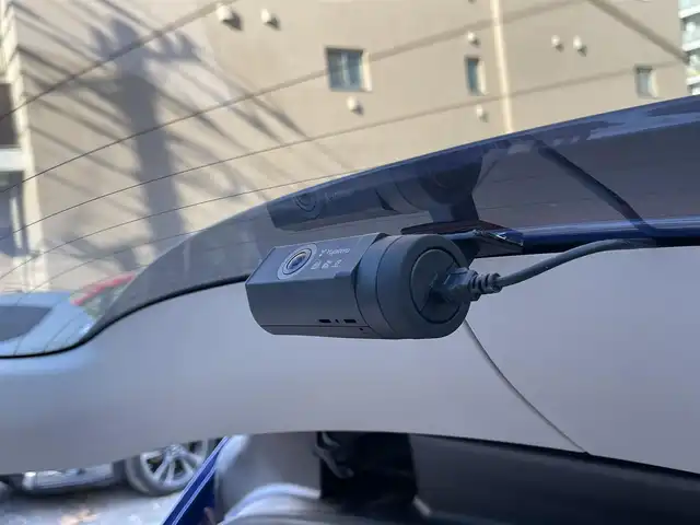 メルセデス・ベンツ ＧＬＣ２００ 東京都 2018(平30)年 1.2万km ブリリアントブルーM ターボ/純正HDDナビ/　(フルセグTV/Bluetooth/USB)/COMANDシステム/・8.4インチワイドディスプレイ/・COMANDコントローラー/タッチパッド/・音声認識機能/全方位モニター/ビルトインETC/前後ドライブレコーダー/前席パワーシート/前席シートヒーター/パワーバックドア/レーダーセーフティーパッケージ/・アクティブディスタンスアシストディストロニック(全自動再発進機能付)/・アクティブステアリングアシスト/・アクティブレーンチェンジングアシスト/・アクティブブレーキアシスト(歩行者/飛び出し検知機能付)/・PRE-SAFE/・緊急回避補助システム/・渋滞時緊急ブレーキ機能/・アクティブブラインドスポットアシスト/・アクティブレーンキーピングアシスト/・リアCPA(被害軽減ブレーキ付後方衝突警告システム)/・トラフィックサインアシスト/横滑り防止機能/スマートキー/パドルシフト/シルバールーフレール/純正18インチアルミホイール/オートライト/純正LEDヘッドライト/カーテンエアバッグ/スペアキー1本/保証書/取扱説明書