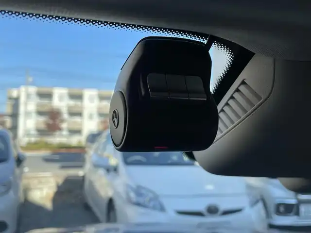 メルセデス・ベンツ ＧＬＣ２００ 東京都 2018(平30)年 1.2万km ブリリアントブルーM ターボ/純正HDDナビ/　(フルセグTV/Bluetooth/USB)/COMANDシステム/・8.4インチワイドディスプレイ/・COMANDコントローラー/タッチパッド/・音声認識機能/全方位モニター/ビルトインETC/前後ドライブレコーダー/前席パワーシート/前席シートヒーター/パワーバックドア/レーダーセーフティーパッケージ/・アクティブディスタンスアシストディストロニック(全自動再発進機能付)/・アクティブステアリングアシスト/・アクティブレーンチェンジングアシスト/・アクティブブレーキアシスト(歩行者/飛び出し検知機能付)/・PRE-SAFE/・緊急回避補助システム/・渋滞時緊急ブレーキ機能/・アクティブブラインドスポットアシスト/・アクティブレーンキーピングアシスト/・リアCPA(被害軽減ブレーキ付後方衝突警告システム)/・トラフィックサインアシスト/横滑り防止機能/スマートキー/パドルシフト/シルバールーフレール/純正18インチアルミホイール/オートライト/純正LEDヘッドライト/カーテンエアバッグ/スペアキー1本/保証書/取扱説明書