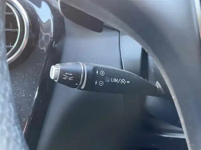 メルセデス・ベンツ ＧＬＣ２００ 東京都 2018(平30)年 1.2万km ブリリアントブルーM ターボ/純正HDDナビ/　(フルセグTV/Bluetooth/USB)/COMANDシステム/・8.4インチワイドディスプレイ/・COMANDコントローラー/タッチパッド/・音声認識機能/全方位モニター/ビルトインETC/前後ドライブレコーダー/前席パワーシート/前席シートヒーター/パワーバックドア/レーダーセーフティーパッケージ/・アクティブディスタンスアシストディストロニック(全自動再発進機能付)/・アクティブステアリングアシスト/・アクティブレーンチェンジングアシスト/・アクティブブレーキアシスト(歩行者/飛び出し検知機能付)/・PRE-SAFE/・緊急回避補助システム/・渋滞時緊急ブレーキ機能/・アクティブブラインドスポットアシスト/・アクティブレーンキーピングアシスト/・リアCPA(被害軽減ブレーキ付後方衝突警告システム)/・トラフィックサインアシスト/横滑り防止機能/スマートキー/パドルシフト/シルバールーフレール/純正18インチアルミホイール/オートライト/純正LEDヘッドライト/カーテンエアバッグ/スペアキー1本/保証書/取扱説明書