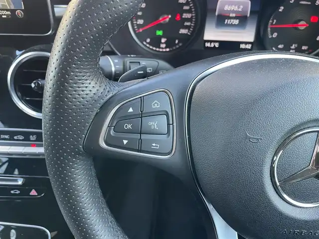 メルセデス・ベンツ ＧＬＣ２００ 東京都 2018(平30)年 1.2万km ブリリアントブルーM ターボ/純正HDDナビ/　(フルセグTV/Bluetooth/USB)/COMANDシステム/・8.4インチワイドディスプレイ/・COMANDコントローラー/タッチパッド/・音声認識機能/全方位モニター/ビルトインETC/前後ドライブレコーダー/前席パワーシート/前席シートヒーター/パワーバックドア/レーダーセーフティーパッケージ/・アクティブディスタンスアシストディストロニック(全自動再発進機能付)/・アクティブステアリングアシスト/・アクティブレーンチェンジングアシスト/・アクティブブレーキアシスト(歩行者/飛び出し検知機能付)/・PRE-SAFE/・緊急回避補助システム/・渋滞時緊急ブレーキ機能/・アクティブブラインドスポットアシスト/・アクティブレーンキーピングアシスト/・リアCPA(被害軽減ブレーキ付後方衝突警告システム)/・トラフィックサインアシスト/横滑り防止機能/スマートキー/パドルシフト/シルバールーフレール/純正18インチアルミホイール/オートライト/純正LEDヘッドライト/カーテンエアバッグ/スペアキー1本/保証書/取扱説明書