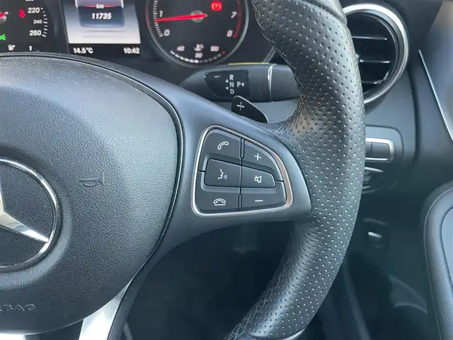 メルセデス・ベンツ ＧＬＣ２００ 東京都 2018(平30)年 1.2万km ブリリアントブルーM ターボ/純正HDDナビ/　(フルセグTV/Bluetooth/USB)/COMANDシステム/・8.4インチワイドディスプレイ/・COMANDコントローラー/タッチパッド/・音声認識機能/全方位モニター/ビルトインETC/前後ドライブレコーダー/前席パワーシート/前席シートヒーター/パワーバックドア/レーダーセーフティーパッケージ/・アクティブディスタンスアシストディストロニック(全自動再発進機能付)/・アクティブステアリングアシスト/・アクティブレーンチェンジングアシスト/・アクティブブレーキアシスト(歩行者/飛び出し検知機能付)/・PRE-SAFE/・緊急回避補助システム/・渋滞時緊急ブレーキ機能/・アクティブブラインドスポットアシスト/・アクティブレーンキーピングアシスト/・リアCPA(被害軽減ブレーキ付後方衝突警告システム)/・トラフィックサインアシスト/横滑り防止機能/スマートキー/パドルシフト/シルバールーフレール/純正18インチアルミホイール/オートライト/純正LEDヘッドライト/カーテンエアバッグ/スペアキー1本/保証書/取扱説明書