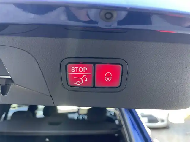 メルセデス・ベンツ ＧＬＣ２００ 東京都 2018(平30)年 1.2万km ブリリアントブルーM ターボ/純正HDDナビ/　(フルセグTV/Bluetooth/USB)/COMANDシステム/・8.4インチワイドディスプレイ/・COMANDコントローラー/タッチパッド/・音声認識機能/全方位モニター/ビルトインETC/前後ドライブレコーダー/前席パワーシート/前席シートヒーター/パワーバックドア/レーダーセーフティーパッケージ/・アクティブディスタンスアシストディストロニック(全自動再発進機能付)/・アクティブステアリングアシスト/・アクティブレーンチェンジングアシスト/・アクティブブレーキアシスト(歩行者/飛び出し検知機能付)/・PRE-SAFE/・緊急回避補助システム/・渋滞時緊急ブレーキ機能/・アクティブブラインドスポットアシスト/・アクティブレーンキーピングアシスト/・リアCPA(被害軽減ブレーキ付後方衝突警告システム)/・トラフィックサインアシスト/横滑り防止機能/スマートキー/パドルシフト/シルバールーフレール/純正18インチアルミホイール/オートライト/純正LEDヘッドライト/カーテンエアバッグ/スペアキー1本/保証書/取扱説明書