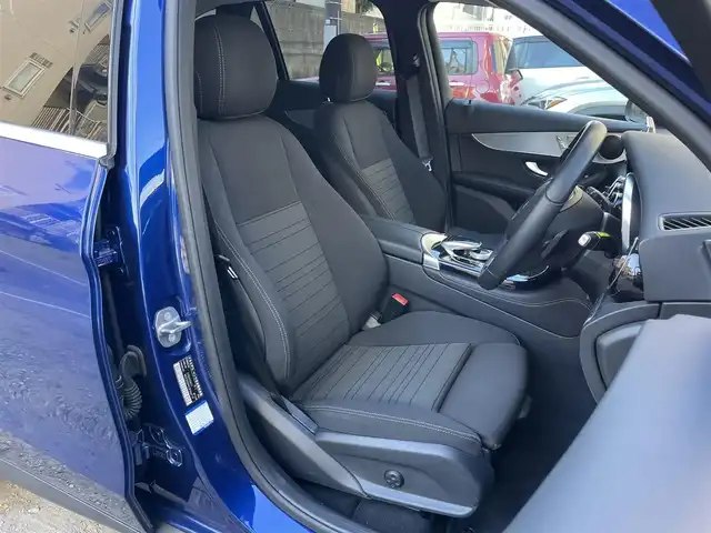 メルセデス・ベンツ ＧＬＣ２００ 東京都 2018(平30)年 1.2万km ブリリアントブルーM ターボ/純正HDDナビ/　(フルセグTV/Bluetooth/USB)/COMANDシステム/・8.4インチワイドディスプレイ/・COMANDコントローラー/タッチパッド/・音声認識機能/全方位モニター/ビルトインETC/前後ドライブレコーダー/前席パワーシート/前席シートヒーター/パワーバックドア/レーダーセーフティーパッケージ/・アクティブディスタンスアシストディストロニック(全自動再発進機能付)/・アクティブステアリングアシスト/・アクティブレーンチェンジングアシスト/・アクティブブレーキアシスト(歩行者/飛び出し検知機能付)/・PRE-SAFE/・緊急回避補助システム/・渋滞時緊急ブレーキ機能/・アクティブブラインドスポットアシスト/・アクティブレーンキーピングアシスト/・リアCPA(被害軽減ブレーキ付後方衝突警告システム)/・トラフィックサインアシスト/横滑り防止機能/スマートキー/パドルシフト/シルバールーフレール/純正18インチアルミホイール/オートライト/純正LEDヘッドライト/カーテンエアバッグ/スペアキー1本/保証書/取扱説明書