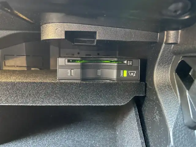 メルセデス・ベンツ ＧＬＣ２００ 東京都 2018(平30)年 1.2万km ブリリアントブルーM ターボ/純正HDDナビ/　(フルセグTV/Bluetooth/USB)/COMANDシステム/・8.4インチワイドディスプレイ/・COMANDコントローラー/タッチパッド/・音声認識機能/全方位モニター/ビルトインETC/前後ドライブレコーダー/前席パワーシート/前席シートヒーター/パワーバックドア/レーダーセーフティーパッケージ/・アクティブディスタンスアシストディストロニック(全自動再発進機能付)/・アクティブステアリングアシスト/・アクティブレーンチェンジングアシスト/・アクティブブレーキアシスト(歩行者/飛び出し検知機能付)/・PRE-SAFE/・緊急回避補助システム/・渋滞時緊急ブレーキ機能/・アクティブブラインドスポットアシスト/・アクティブレーンキーピングアシスト/・リアCPA(被害軽減ブレーキ付後方衝突警告システム)/・トラフィックサインアシスト/横滑り防止機能/スマートキー/パドルシフト/シルバールーフレール/純正18インチアルミホイール/オートライト/純正LEDヘッドライト/カーテンエアバッグ/スペアキー1本/保証書/取扱説明書