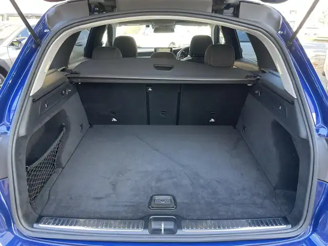 メルセデス・ベンツ ＧＬＣ２００ 東京都 2018(平30)年 1.2万km ブリリアントブルーM ターボ/純正HDDナビ/　(フルセグTV/Bluetooth/USB)/COMANDシステム/・8.4インチワイドディスプレイ/・COMANDコントローラー/タッチパッド/・音声認識機能/全方位モニター/ビルトインETC/前後ドライブレコーダー/前席パワーシート/前席シートヒーター/パワーバックドア/レーダーセーフティーパッケージ/・アクティブディスタンスアシストディストロニック(全自動再発進機能付)/・アクティブステアリングアシスト/・アクティブレーンチェンジングアシスト/・アクティブブレーキアシスト(歩行者/飛び出し検知機能付)/・PRE-SAFE/・緊急回避補助システム/・渋滞時緊急ブレーキ機能/・アクティブブラインドスポットアシスト/・アクティブレーンキーピングアシスト/・リアCPA(被害軽減ブレーキ付後方衝突警告システム)/・トラフィックサインアシスト/横滑り防止機能/スマートキー/パドルシフト/シルバールーフレール/純正18インチアルミホイール/オートライト/純正LEDヘッドライト/カーテンエアバッグ/スペアキー1本/保証書/取扱説明書