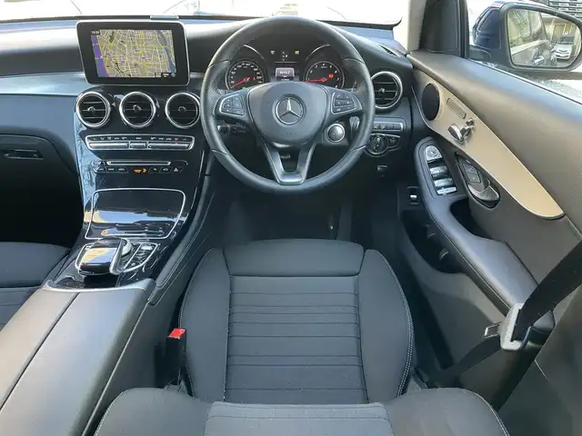 メルセデス・ベンツ ＧＬＣ２００ 東京都 2018(平30)年 1.2万km ブリリアントブルーM ターボ/純正HDDナビ/　(フルセグTV/Bluetooth/USB)/COMANDシステム/・8.4インチワイドディスプレイ/・COMANDコントローラー/タッチパッド/・音声認識機能/全方位モニター/ビルトインETC/前後ドライブレコーダー/前席パワーシート/前席シートヒーター/パワーバックドア/レーダーセーフティーパッケージ/・アクティブディスタンスアシストディストロニック(全自動再発進機能付)/・アクティブステアリングアシスト/・アクティブレーンチェンジングアシスト/・アクティブブレーキアシスト(歩行者/飛び出し検知機能付)/・PRE-SAFE/・緊急回避補助システム/・渋滞時緊急ブレーキ機能/・アクティブブラインドスポットアシスト/・アクティブレーンキーピングアシスト/・リアCPA(被害軽減ブレーキ付後方衝突警告システム)/・トラフィックサインアシスト/横滑り防止機能/スマートキー/パドルシフト/シルバールーフレール/純正18インチアルミホイール/オートライト/純正LEDヘッドライト/カーテンエアバッグ/スペアキー1本/保証書/取扱説明書