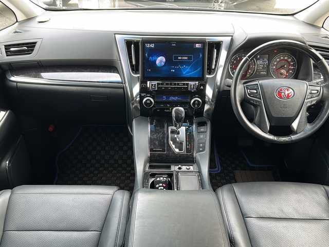 トヨタ ヴェルファイア Z Gエディション 岐阜県 2019(平31)年 3.4万km ホワイトパールクリスタルシャイン ワンオーナー/ALPINE11インチメモリーナビ/フルセグTV/DVD/CD/SD/USB/Bluetooth/ドライブレコーダー/HDMI/ビルトインETC/革シート/ALPINEフリップダウンモニター/シルクブレイズ　フロントスポイラー/パワーバックドア/電動シート/電動オットマン/シートメモリー/両側パワースライドドア/レーダークルーズコントロール/プッシュスタート/ステアリングヒーター/オートハイビーム/オートライト/オートエアコン/３列シート/後席サンシェード/クリアランスソナー/レーントレーシングアシスト/パーキングサポートブレーキ/プリクラッシュセーフティー/ECOMODE/ロードサインアシスト/NANOE/先行発進告知/BRAKEHOLD