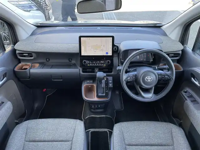 トヨタ シエンタ Z 東京都 2023(令5)年 2.3万km アーバンカーキ コンフォートパッケージ　/純正コネクトナビプラス　/ＴＶ・ＣＤ／ＤＶＤ・ＨＤＭＩ・Ｂｌｕｅｔｏｏｔｈ　/バックモニター　/天井サーキュレーター　/プリクラッシュセーフティ/ブラインドスポットモニター/レーンディパーチャーアラート/レーダークルーズコントロール/両側電動スライドドア　/ビルトインＥＴＣ2.0　/純正アルミホイール