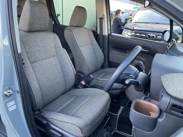 トヨタ シエンタ Z 東京都 2023(令5)年 2.3万km アーバンカーキ コンフォートパッケージ　/純正コネクトナビプラス　/ＴＶ・ＣＤ／ＤＶＤ・ＨＤＭＩ・Ｂｌｕｅｔｏｏｔｈ　/バックモニター　/天井サーキュレーター　/プリクラッシュセーフティ/ブラインドスポットモニター/レーンディパーチャーアラート/レーダークルーズコントロール/両側電動スライドドア　/ビルトインＥＴＣ2.0　/純正アルミホイール