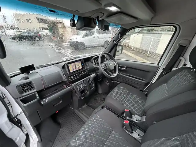 ダイハツ アトレー バン RS 長野県 2022(令4)年 0.9万km シャイニングホワイトパール フルセグテレビ/AM/FM/Bluetooth/iPod/USB/バックカメラ/アイドリングストップ/ETC/両側パワースライドドア/ドアバイザー/プッシュスタート/クルーズコントロール/スペアキー/コーナーセンサー/LEDヘッドライト/オートハイビーム/純正フロアマット/4WD/パワーウィンドウ