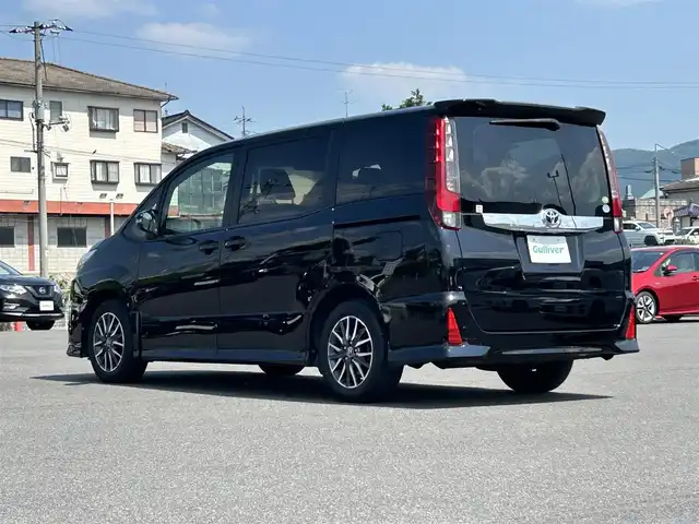 トヨタ ノア Si 岡山県 2014(平26)年 6.5万km ブラック 純正ナビ/フルセグTV、CD、DVD、Bluetooth、AM、FM/バックカメラ/ビルトインETC/両側パワースライドドア/スマートキー/プッシュスタート