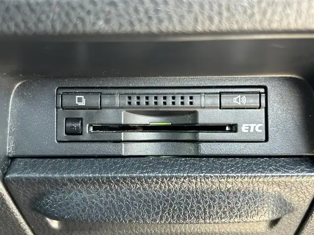 トヨタ ノア Si 岡山県 2014(平26)年 6.5万km ブラック 純正ナビ/フルセグTV、CD、DVD、Bluetooth、AM、FM/バックカメラ/ビルトインETC/両側パワースライドドア/スマートキー/プッシュスタート