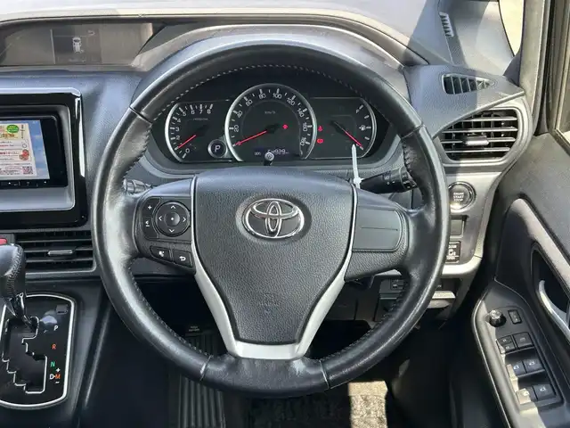 トヨタ ノア Si 岡山県 2014(平26)年 6.5万km ブラック 純正ナビ/フルセグTV、CD、DVD、Bluetooth、AM、FM/バックカメラ/ビルトインETC/両側パワースライドドア/スマートキー/プッシュスタート