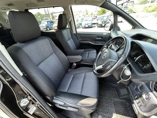 トヨタ ノア Si 岡山県 2014(平26)年 6.5万km ブラック 純正ナビ/フルセグTV、CD、DVD、Bluetooth、AM、FM/バックカメラ/ビルトインETC/両側パワースライドドア/スマートキー/プッシュスタート