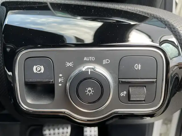 メルセデス・ベンツ Ｍ・ベンツ Ａ２００ｄ AMGライン 東京都 2019(令1)年 2.9万km ポーラホワイト レーダーセーフティパッケージ/純正ナビ/バックカメラ/シートヒーター/ハーフレザーシート/パワーシート/パドルシフト/ドライブレコーダー/ETC2.0/アクティブブレーキアシスト/アテンションアシスト/ブラインドスポットモニター/レーントレーシングアシスト/カメラ＆パーキング/純正18インチAW