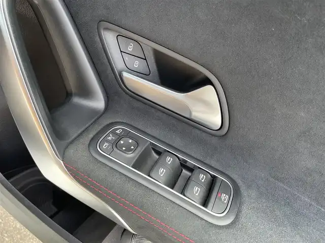 メルセデス・ベンツ Ｍ・ベンツ Ａ２００ｄ AMGライン 東京都 2019(令1)年 2.9万km ポーラホワイト レーダーセーフティパッケージ/純正ナビ/バックカメラ/シートヒーター/ハーフレザーシート/パワーシート/パドルシフト/ドライブレコーダー/ETC2.0/アクティブブレーキアシスト/アテンションアシスト/ブラインドスポットモニター/レーントレーシングアシスト/カメラ＆パーキング/純正18インチAW