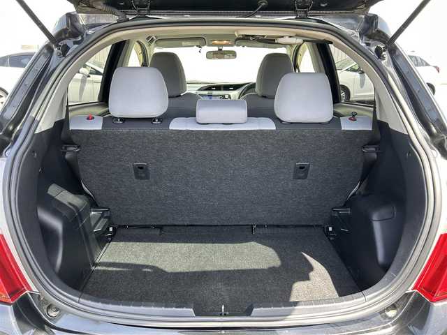 トヨタ ヴィッツ F スマートスタイル 群馬県 2015(平27)年 6.5万km ブラックマイカ 純正SDナビ/（FM AM CD SD ワンセグTV Bluetooth)/バックカメラ/コーナーセンサー/ダブルエアバッグ/ビルトインETC/プッシュスタート/純正フロアマット/取扱説明書/保証書/記録簿