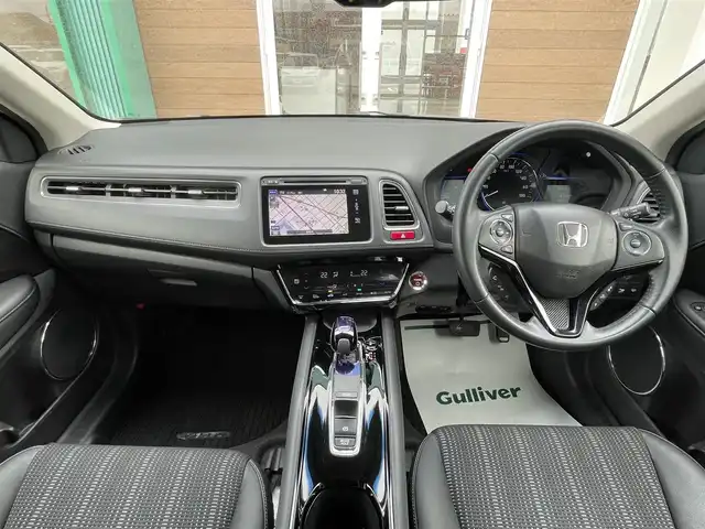 ホンダ ヴェゼル ハイブリッド Z 宮崎県 2014(平26)年 5.4万km ティンテッドシルバーM 衝突軽減ブレーキ　/純正ナビ/ＬＥＤ　/ＥＴＣ　/フルセグＴＶ　/クルーズコントロール　/スマートキー　/純正フロアマット　/純正アルミホイール　/ハーフレザー　/シートヒーター　/パドルシフト　/ドアバイザー