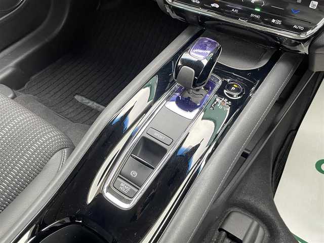 ホンダ ヴェゼル ハイブリッド Z 宮崎県 2014(平26)年 5.4万km ティンテッドシルバーM 衝突軽減ブレーキ　/純正ナビ/ＬＥＤ　/ＥＴＣ　/フルセグＴＶ　/クルーズコントロール　/スマートキー　/純正フロアマット　/純正アルミホイール　/ハーフレザー　/シートヒーター　/パドルシフト　/ドアバイザー