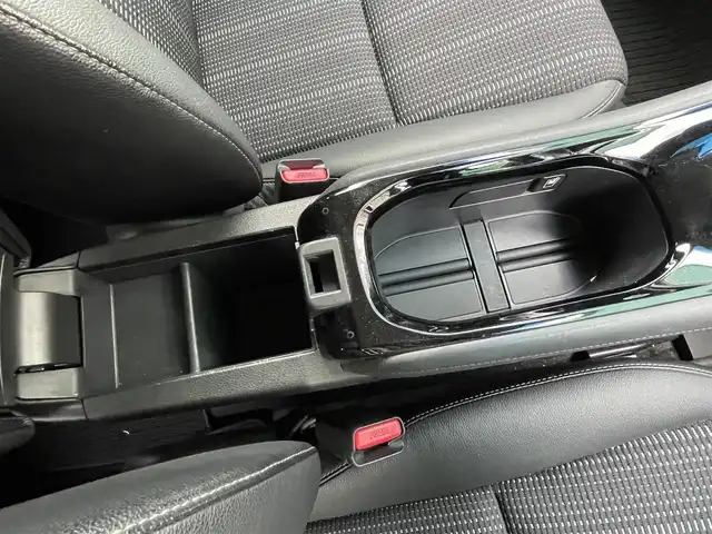 ホンダ ヴェゼル ハイブリッド Z 宮崎県 2014(平26)年 5.4万km ティンテッドシルバーM 衝突軽減ブレーキ　/純正ナビ/ＬＥＤ　/ＥＴＣ　/フルセグＴＶ　/クルーズコントロール　/スマートキー　/純正フロアマット　/純正アルミホイール　/ハーフレザー　/シートヒーター　/パドルシフト　/ドアバイザー