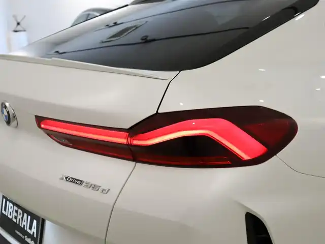 ＢＭＷ Ｘ６ xDrive35d Mスポーツ 静岡県 2020(令2)年 7.5万km ミネラルホワイト 赤革/サンルーフ/harman/kardon/純正ナビ/フルセグTV/HUD/ACC/LKA/BSM/衝突軽減ブレーキ/コンフォートパッケージ/・ベンチレーション/・シートヒーター/・マッサージ/プラスパッケージ/純正21インチAW