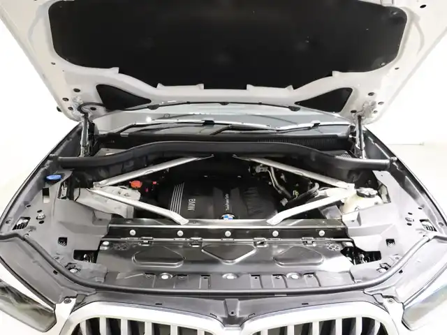 ＢＭＷ Ｘ６ xDrive35d Mスポーツ 静岡県 2020(令2)年 7.5万km ミネラルホワイト 赤革/サンルーフ/harman/kardon/純正ナビ/フルセグTV/HUD/ACC/LKA/BSM/衝突軽減ブレーキ/コンフォートパッケージ/・ベンチレーション/・シートヒーター/・マッサージ/プラスパッケージ/純正21インチAW