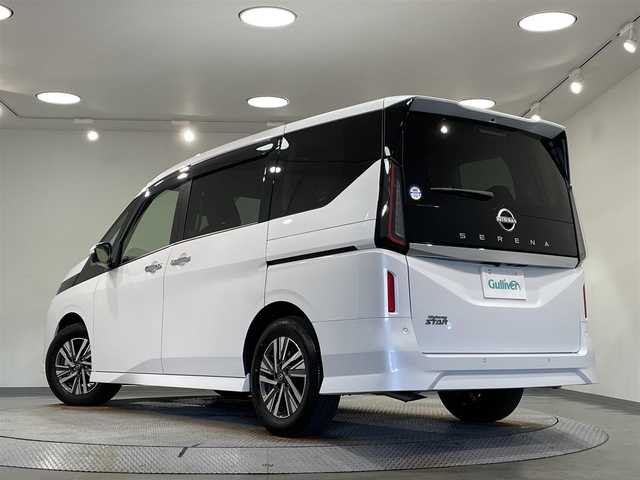 日産 セレナ ハイウェイスター V 愛知県 2024(令6)年 1.2万km プリズムホワイト 純正１２．３インチナビ　/（Bluetooth/フルセグTV/FM/AM/USB/CarPlay)/寒冷地仕様　/アラウンドビューモニター　/プロパイロット　/衝突軽減ブレーキ/シートヒーター　/ビルトインＥＴＣ２．０　/ステアリングヒーター　/両側パワースライドドア/デジタルインナーミラー　/ワイヤレス充電　/ブラインドスポットモニター/LEDヘッドライト/LEDフォグランプ/車線逸脱警報/クリアランスソナー/先行車発進お知らせ/パドルシフト/アイドリングストップ/純正フロアマット
