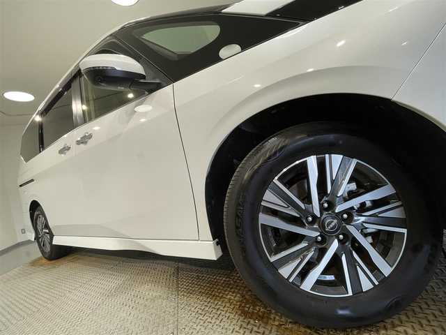 日産 セレナ ハイウェイスター V 愛知県 2024(令6)年 1.2万km プリズムホワイト 純正１２．３インチナビ　/（Bluetooth/フルセグTV/FM/AM/USB/CarPlay)/寒冷地仕様　/アラウンドビューモニター　/プロパイロット　/衝突軽減ブレーキ/シートヒーター　/ビルトインＥＴＣ２．０　/ステアリングヒーター　/両側パワースライドドア/デジタルインナーミラー　/ワイヤレス充電　/ブラインドスポットモニター/LEDヘッドライト/LEDフォグランプ/車線逸脱警報/クリアランスソナー/先行車発進お知らせ/パドルシフト/アイドリングストップ/純正フロアマット