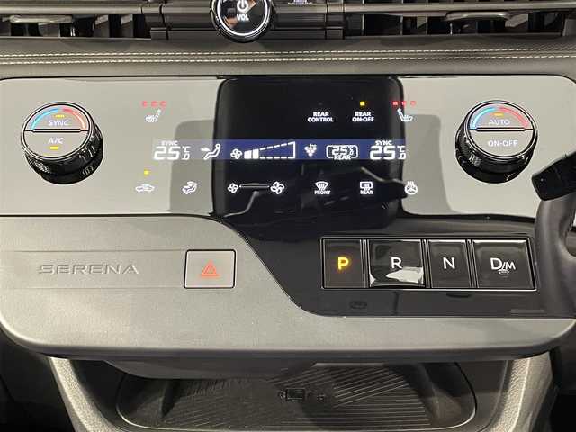 日産 セレナ ハイウェイスター V 愛知県 2024(令6)年 1.2万km プリズムホワイト 純正１２．３インチナビ　/（Bluetooth/フルセグTV/FM/AM/USB/CarPlay)/寒冷地仕様　/アラウンドビューモニター　/プロパイロット　/衝突軽減ブレーキ/シートヒーター　/ビルトインＥＴＣ２．０　/ステアリングヒーター　/両側パワースライドドア/デジタルインナーミラー　/ワイヤレス充電　/ブラインドスポットモニター/LEDヘッドライト/LEDフォグランプ/車線逸脱警報/クリアランスソナー/先行車発進お知らせ/パドルシフト/アイドリングストップ/純正フロアマット