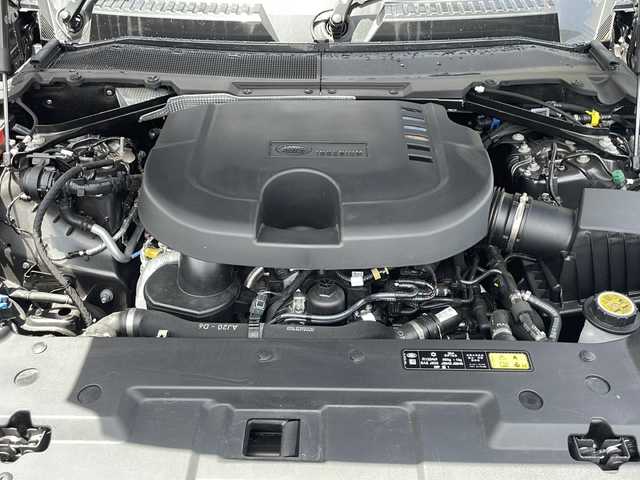 ランドローバー ランドローバー ディフェンダー 110S 大阪府 2024(令6)年 0.9万km グレー １オーナー車　黒レザーシート　全方位カメラ　エアーサスペンション　衝突被害軽減装置　レーダークルーズコントロール　全席シートヒーター　ナビ　純正１９インチＡＷ　ドライブレコーダー　ＥＴＣ２．０　ボディカラー：カルパチアングレイ　保証書　スペアスマートキー