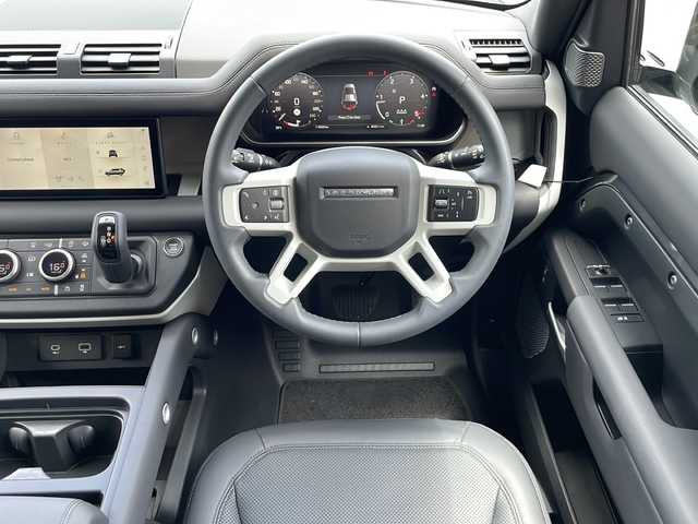 ランドローバー ランドローバー ディフェンダー 110S 大阪府 2024(令6)年 0.9万km グレー １オーナー車　黒レザーシート　全方位カメラ　エアーサスペンション　衝突被害軽減装置　レーダークルーズコントロール　全席シートヒーター　ナビ　純正１９インチＡＷ　ドライブレコーダー　ＥＴＣ２．０　ボディカラー：カルパチアングレイ　保証書　スペアスマートキー