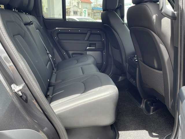 ランドローバー ランドローバー ディフェンダー 110S 大阪府 2024(令6)年 0.9万km グレー １オーナー車　黒レザーシート　全方位カメラ　エアーサスペンション　衝突被害軽減装置　レーダークルーズコントロール　全席シートヒーター　ナビ　純正１９インチＡＷ　ドライブレコーダー　ＥＴＣ２．０　ボディカラー：カルパチアングレイ　保証書　スペアスマートキー