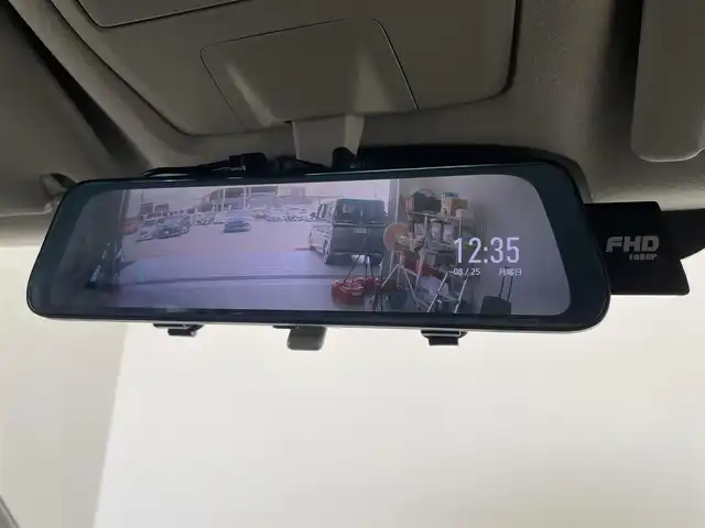 スズキ ソリオ バンディット HV MV 埼玉県 2017(平29)年 4.3万km ピュアホワイトP 純正ナビ（8インチ）/→Bluetooth、CD、DVD、SD、USB、TV、ipod/両側パワースライドドア/デジタルインナーミラー/ドライブレコーダー（前後）/シートヒーター（前席のみ）/ビルトインETC/LEDヘッドライト/スリムサーキュレーター/デュアルセンサーサポートブレーキ/誤発進抑制機能/発進お知らせ機能/低速時ブレーキサポート（前進・後退）/パーキングセンサー/車線維持支援機能/車線逸脱抑制機能/ふらつき警報機能/標識認識機能