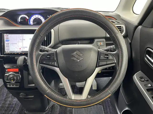 スズキ ソリオ バンディット HV MV 埼玉県 2017(平29)年 4.3万km ピュアホワイトP 純正ナビ（8インチ）/→Bluetooth、CD、DVD、SD、USB、TV、ipod/両側パワースライドドア/デジタルインナーミラー/ドライブレコーダー（前後）/シートヒーター（前席のみ）/ビルトインETC/LEDヘッドライト/スリムサーキュレーター/デュアルセンサーサポートブレーキ/誤発進抑制機能/発進お知らせ機能/低速時ブレーキサポート（前進・後退）/パーキングセンサー/車線維持支援機能/車線逸脱抑制機能/ふらつき警報機能/標識認識機能
